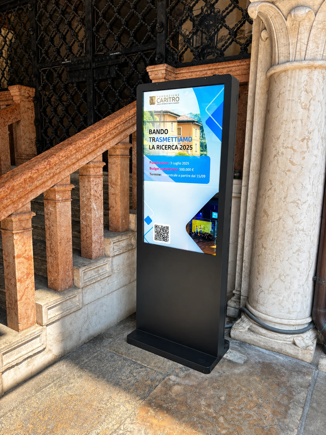 Totem Outdoor Touch 49 Pollici 4K 3000 Nits